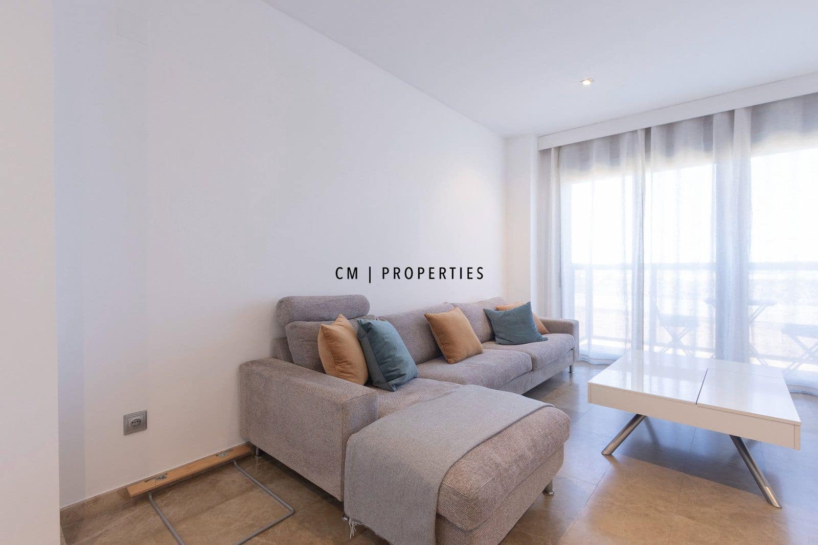 Appartement de 3 chambres à louer à Valence ville avec piscine garage - 2 500 € (Ref: 9742985)