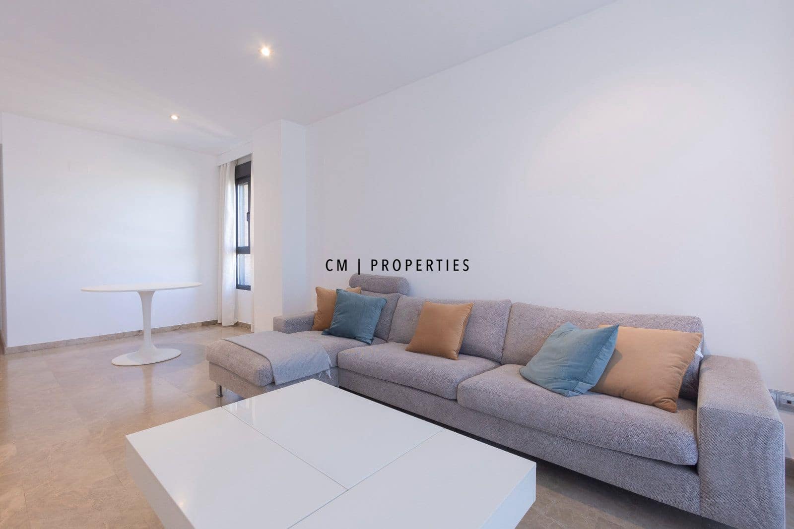 Appartement de 3 chambres à louer à Valence ville avec piscine garage - 2 500 € (Ref: 9742985)