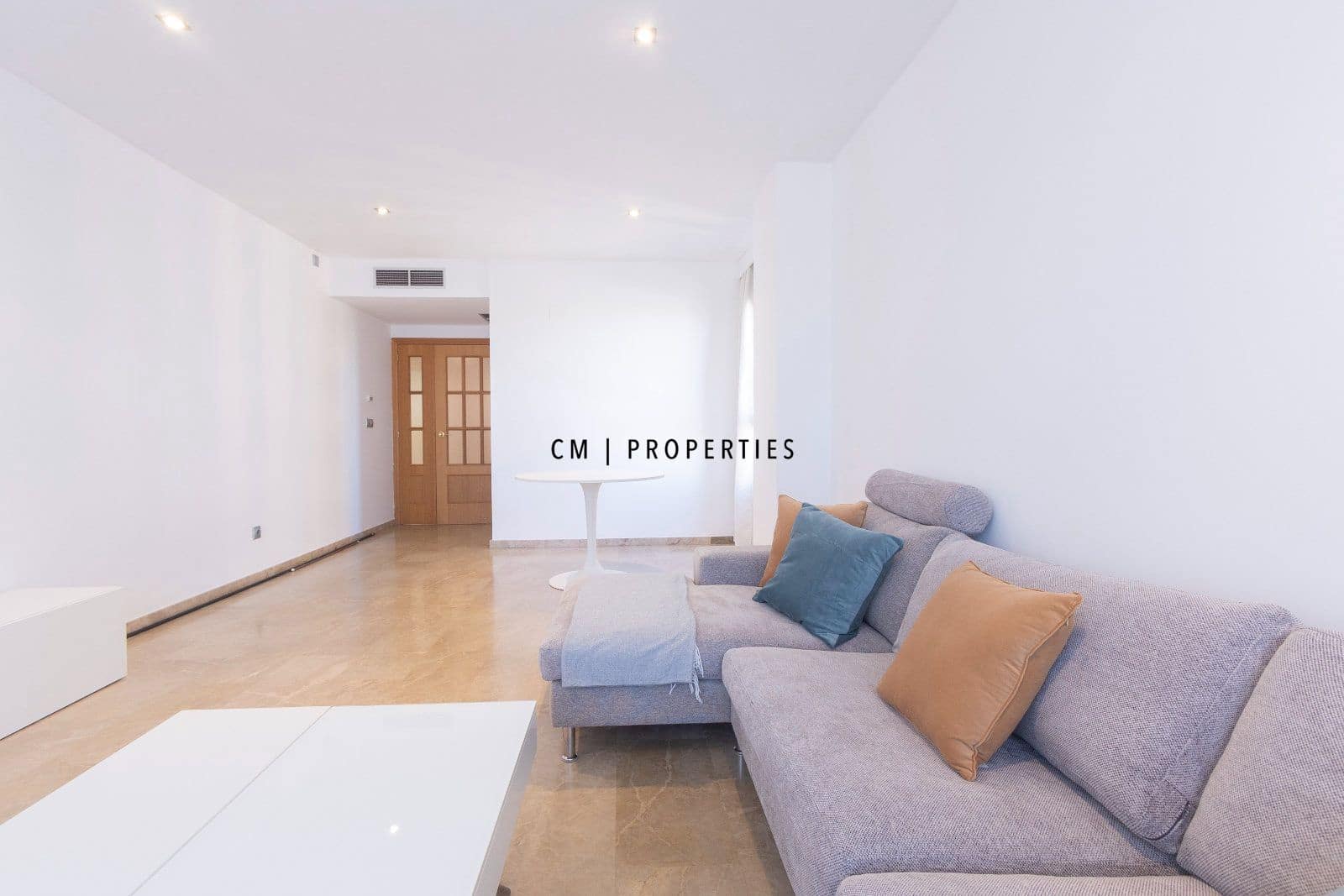 Appartement de 3 chambres à louer à Valence ville avec piscine garage - 2 500 € (Ref: 9742985)