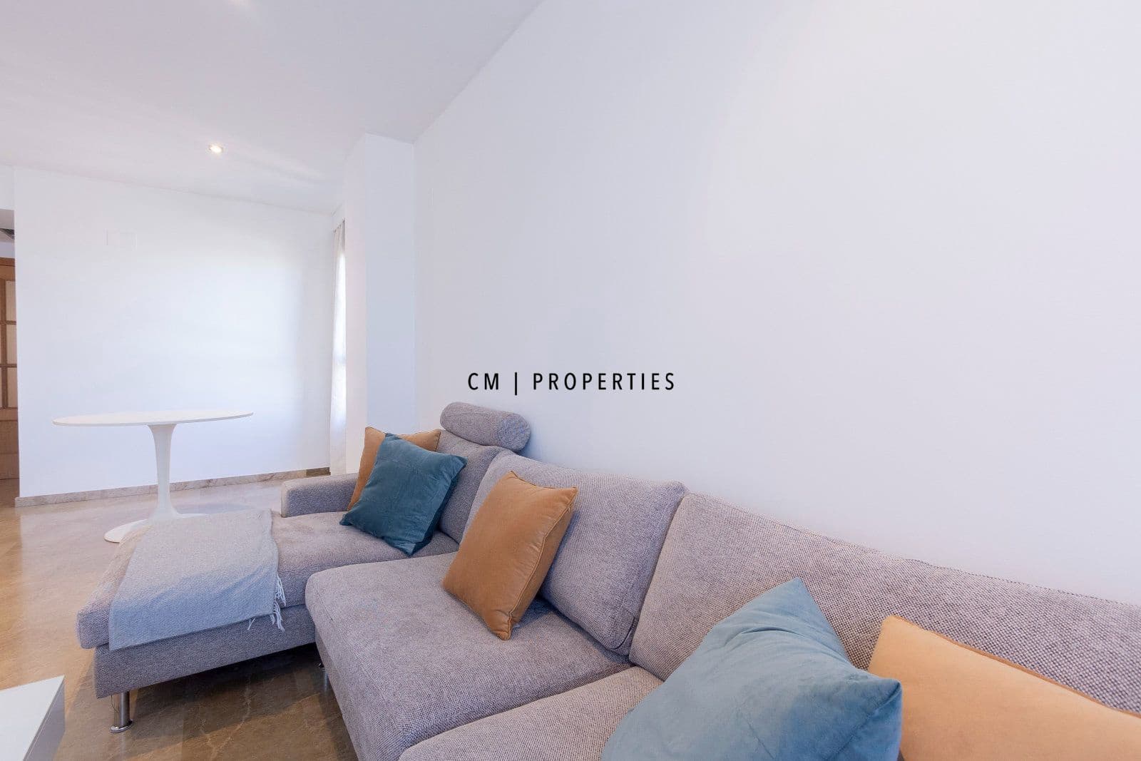 Appartement de 3 chambres à louer à Valence ville avec piscine garage - 2 500 € (Ref: 9742985)