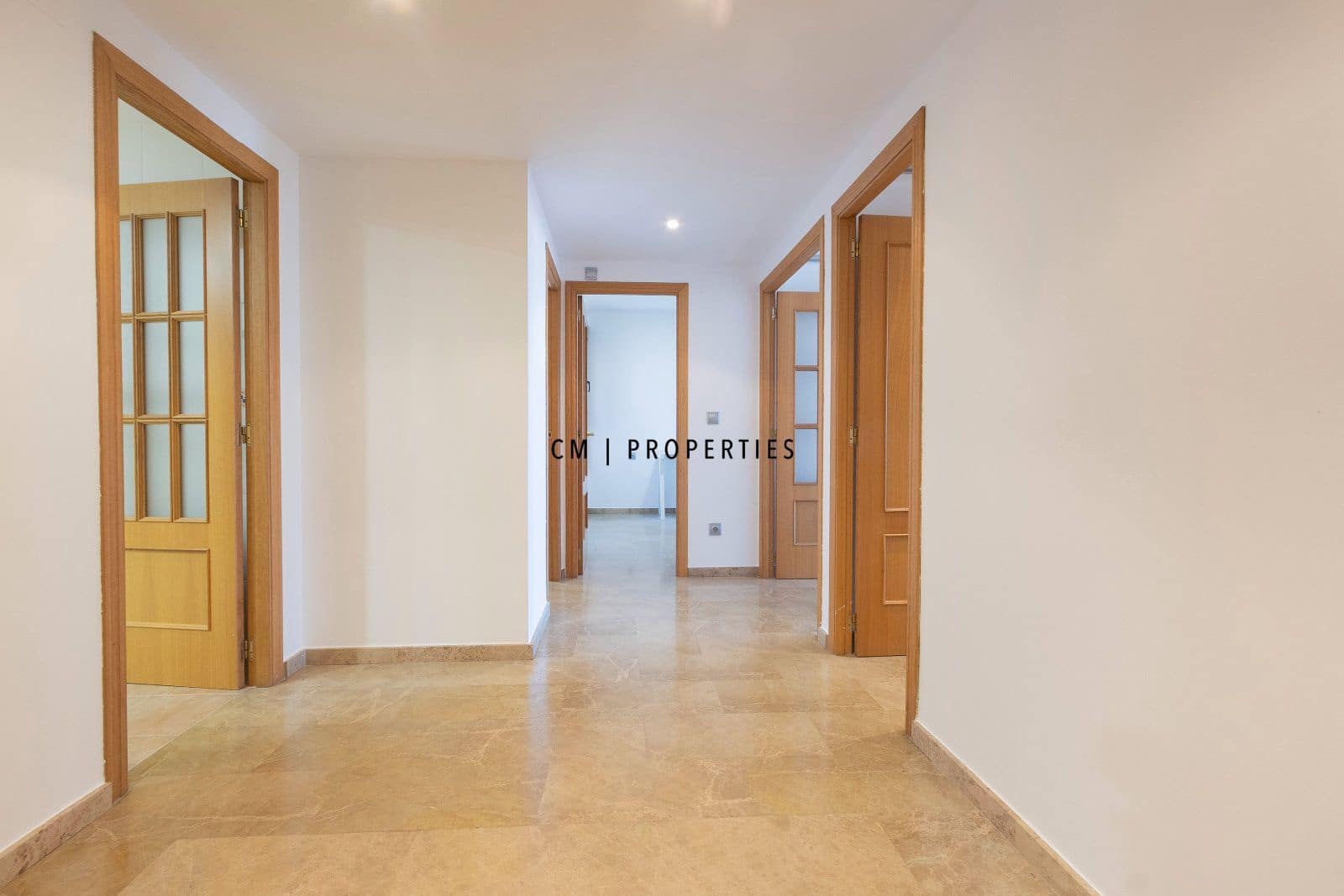 Appartement de 3 chambres à louer à Valence ville avec piscine garage - 2 500 € (Ref: 9742985)