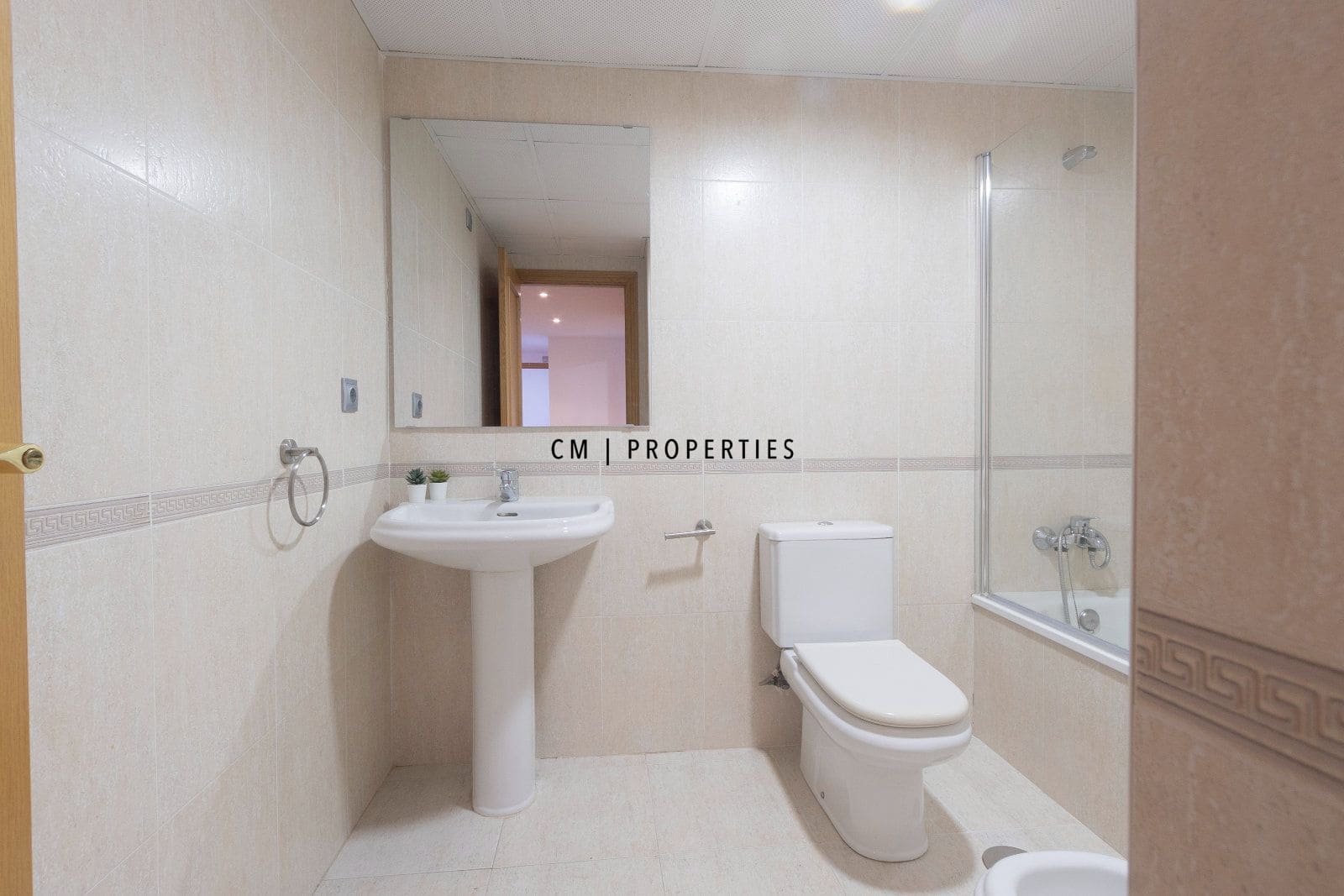 Appartement de 3 chambres à louer à Valence ville avec piscine garage - 2 500 € (Ref: 9742985)