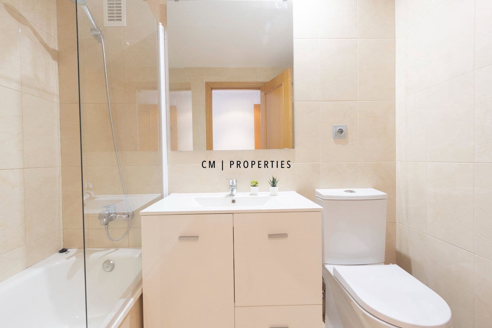 Appartement de 3 chambres à louer à Valence ville avec piscine garage - 2 500 € (Ref: 9742985)