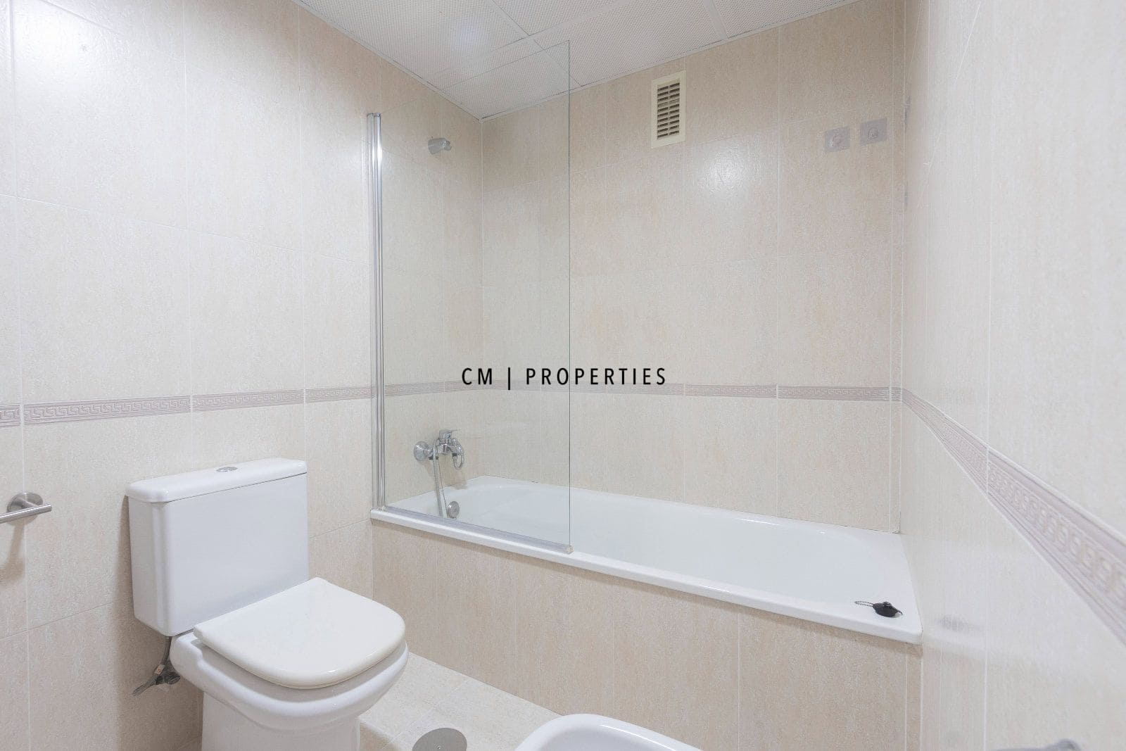 Appartement de 3 chambres à louer à Valence ville avec piscine garage - 2 500 € (Ref: 9742985)