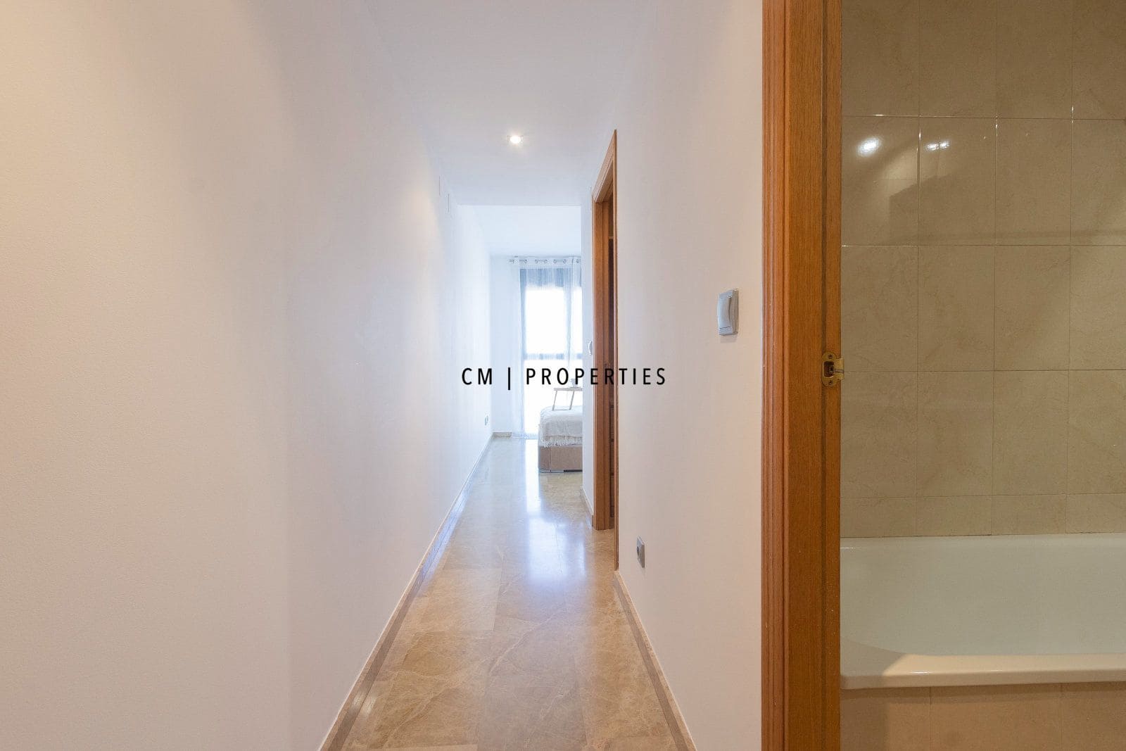 Appartement de 3 chambres à louer à Valence ville avec piscine garage - 2 500 € (Ref: 9742985)