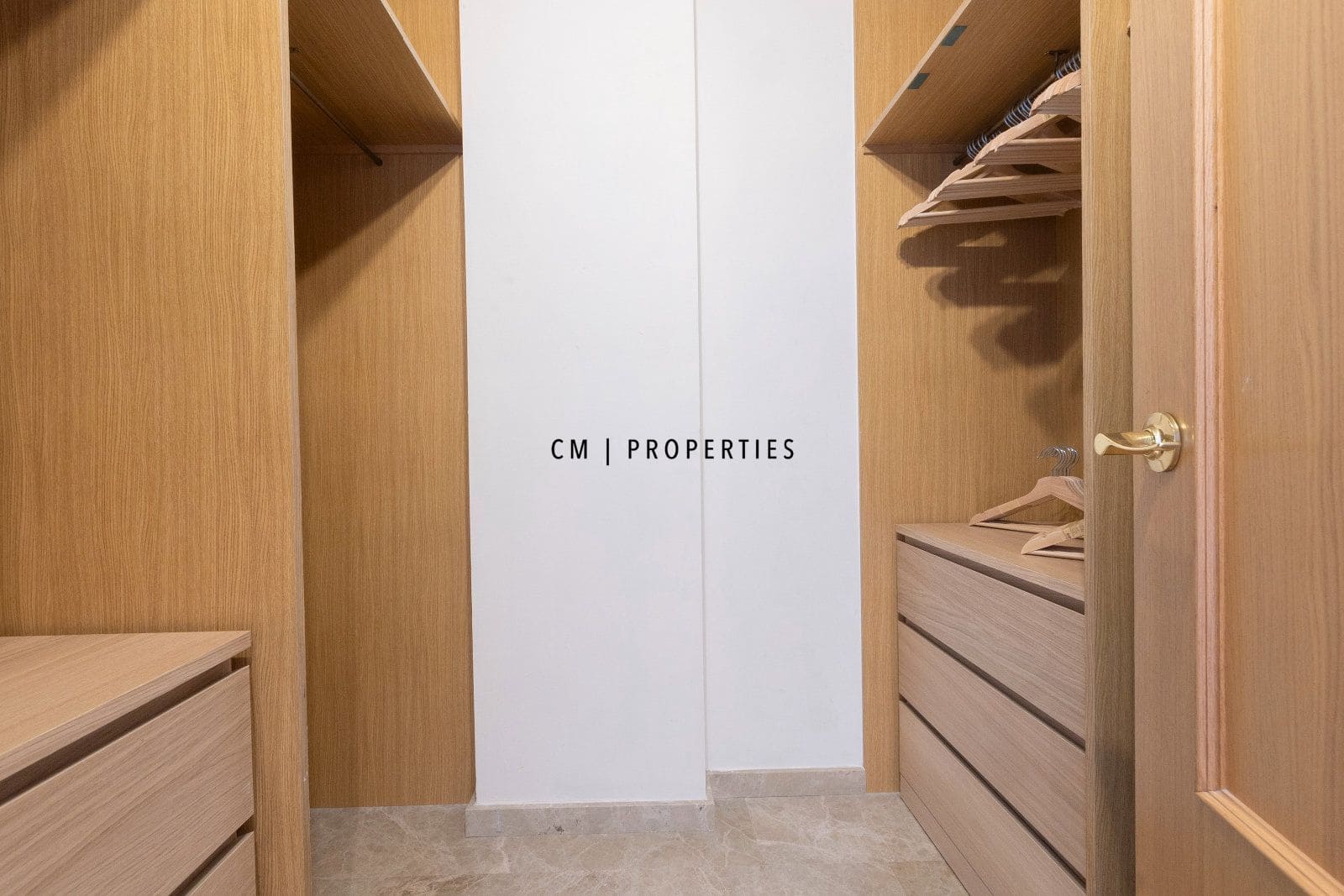 Appartement de 3 chambres à louer à Valence ville avec piscine garage - 2 500 € (Ref: 9742985)