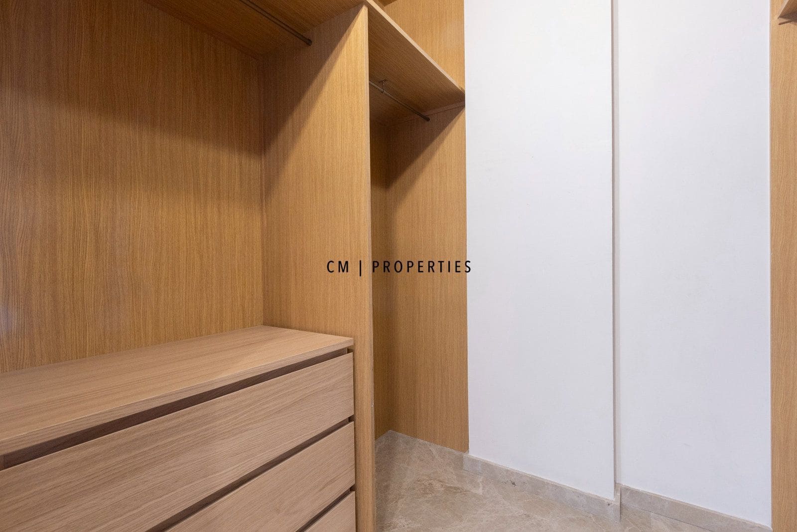 Appartement de 3 chambres à louer à Valence ville avec piscine garage - 2 500 € (Ref: 9742985)