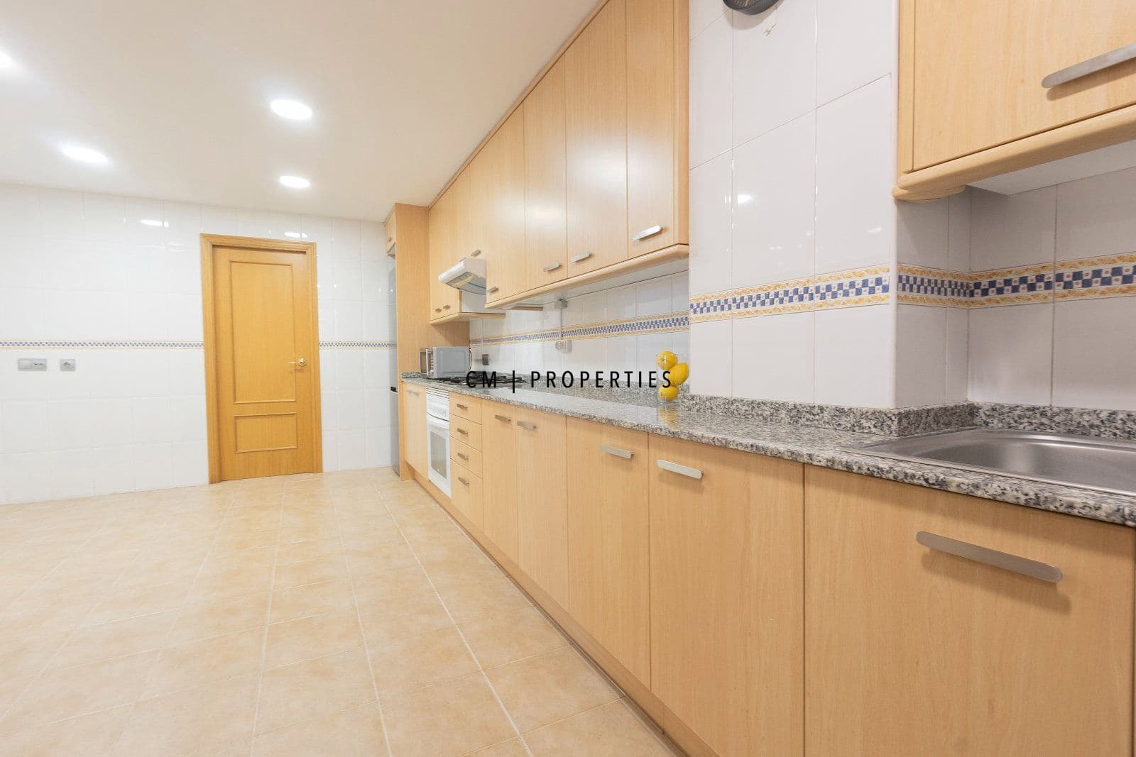 Appartement de 3 chambres à louer à Valence ville avec piscine garage - 2 500 € (Ref: 9742985)