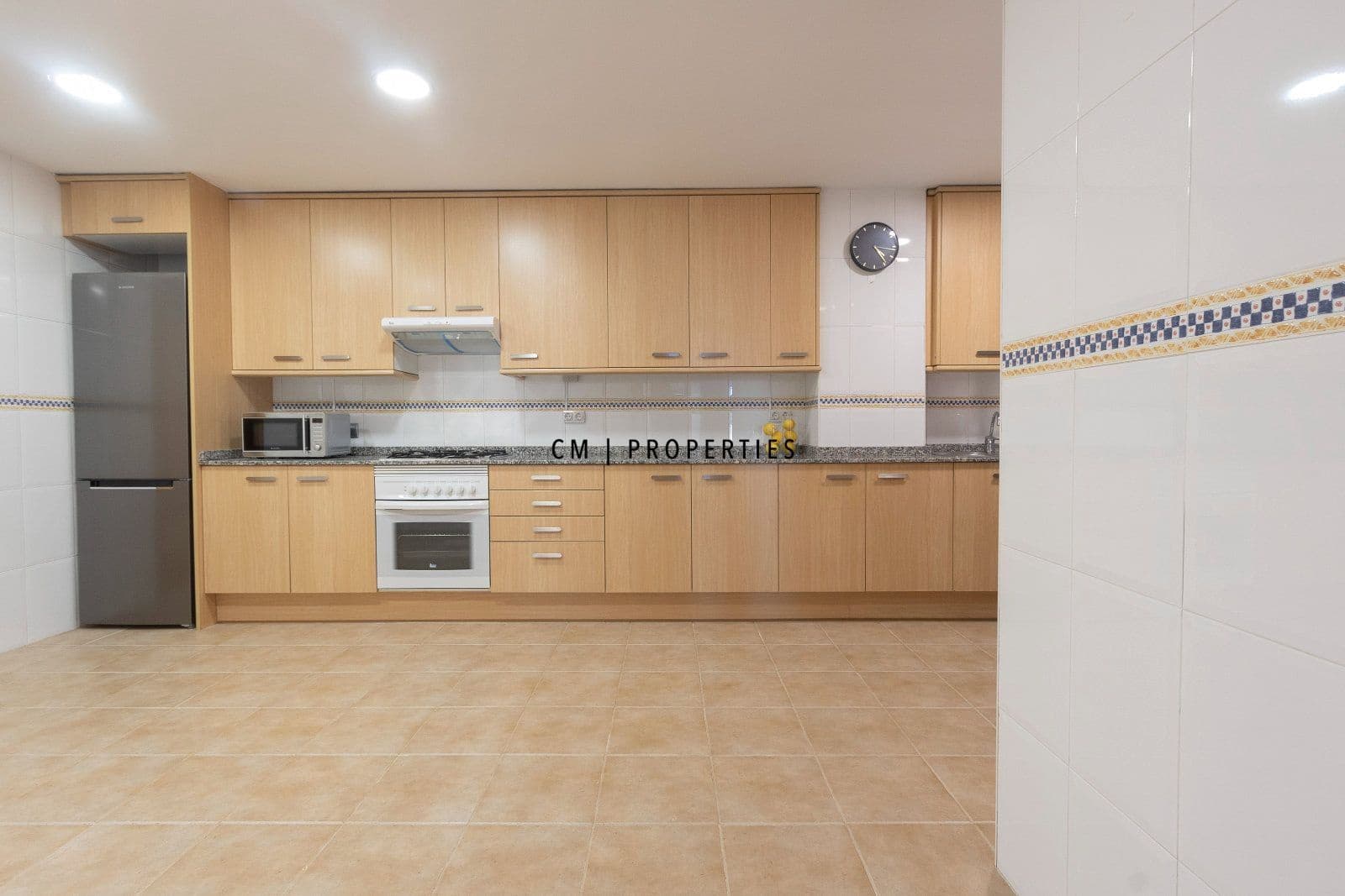 Appartement de 3 chambres à louer à Valence ville avec piscine garage - 2 500 € (Ref: 9742985)