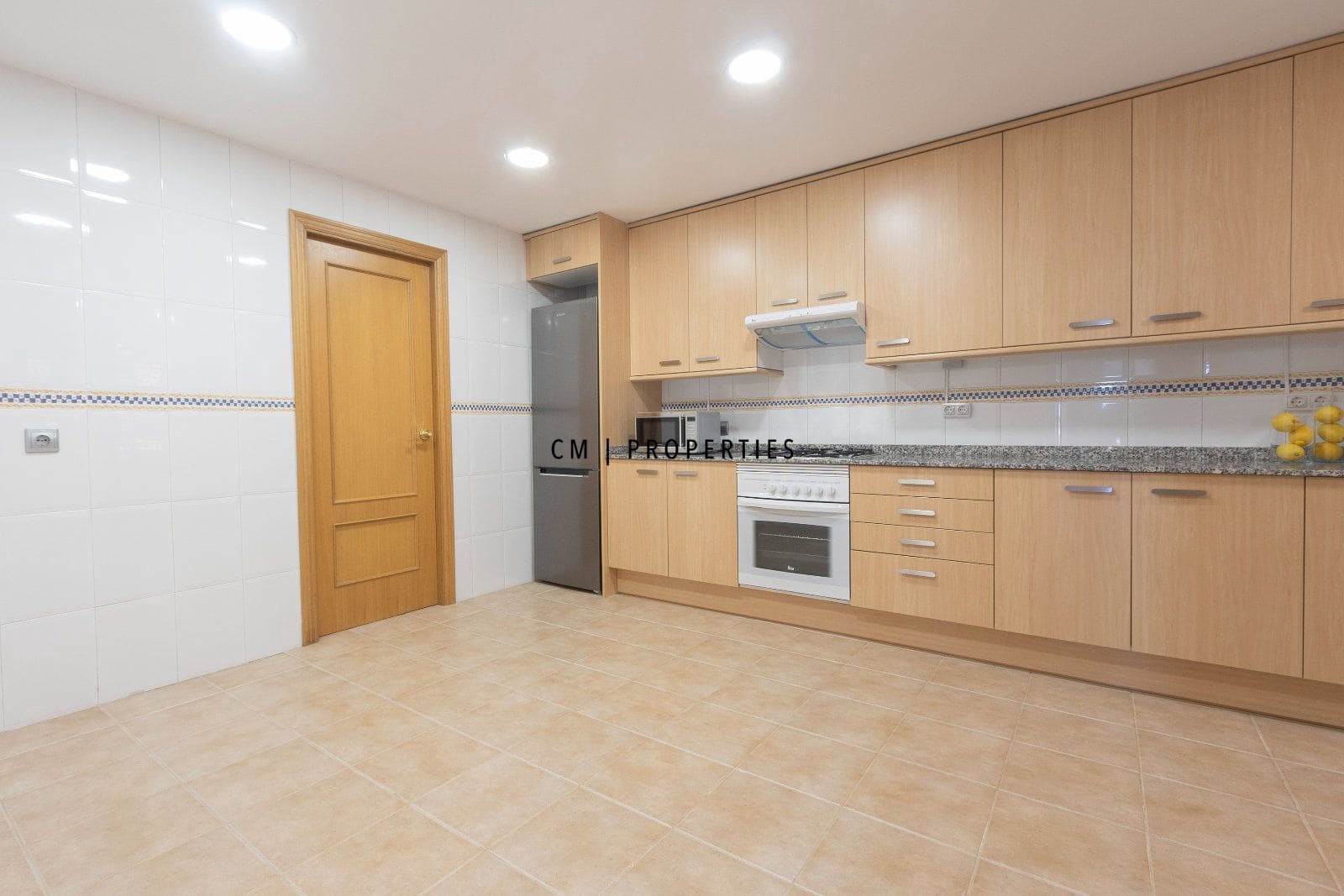 Appartement de 3 chambres à louer à Valence ville avec piscine garage - 2 500 € (Ref: 9742985)