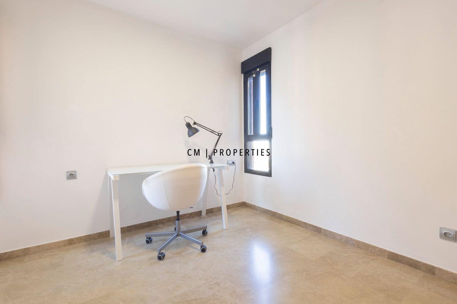 Appartement de 3 chambres à louer à Valence ville avec piscine garage - 2 500 € (Ref: 9742985)