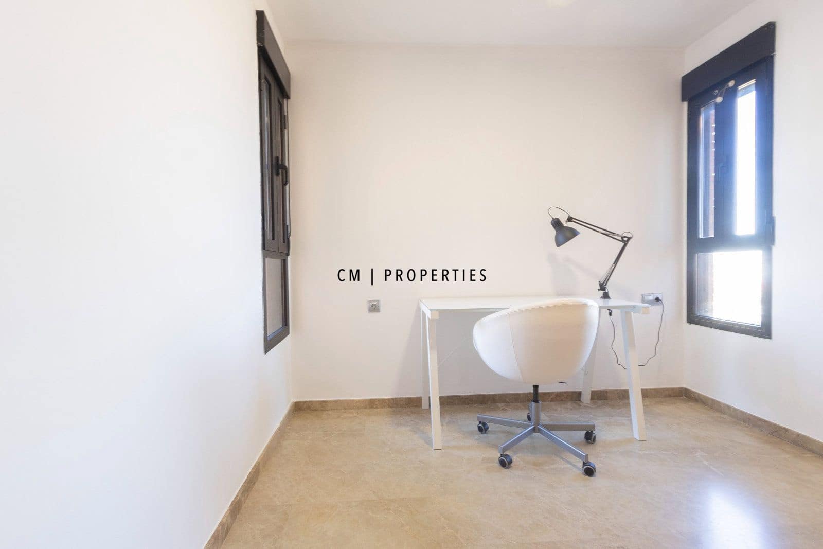 Appartement de 3 chambres à louer à Valence ville avec piscine garage - 2 500 € (Ref: 9742985)