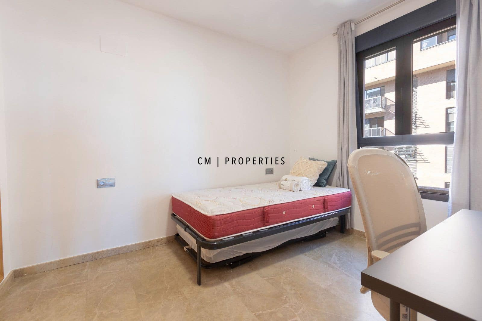 Appartement de 3 chambres à louer à Valence ville avec piscine garage - 2 500 € (Ref: 9742985)