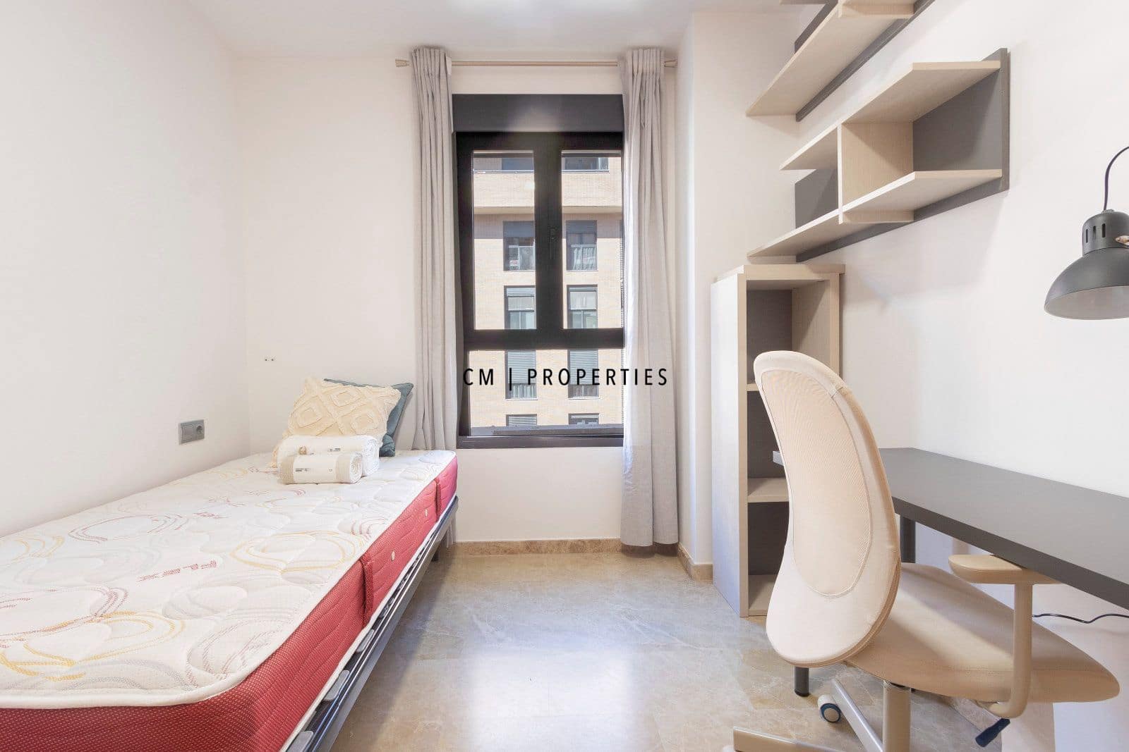 Appartement de 3 chambres à louer à Valence ville avec piscine garage - 2 500 € (Ref: 9742985)