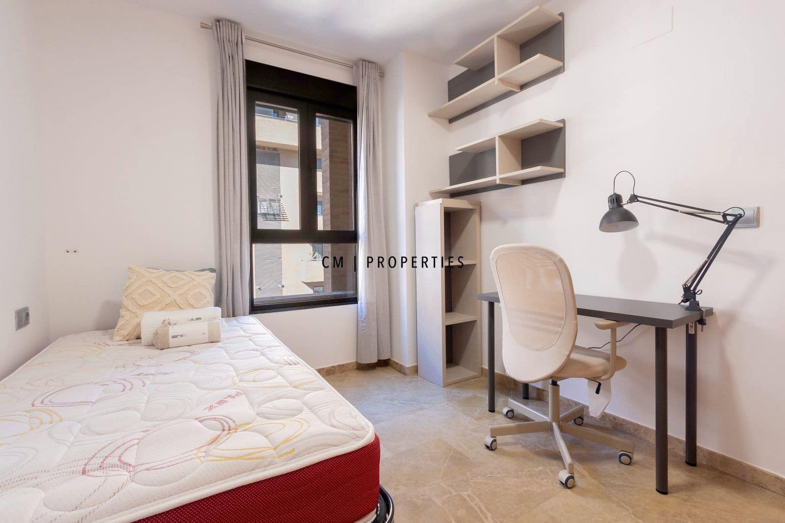 Appartement de 3 chambres à louer à Valence ville avec piscine garage - 2 500 € (Ref: 9742985)