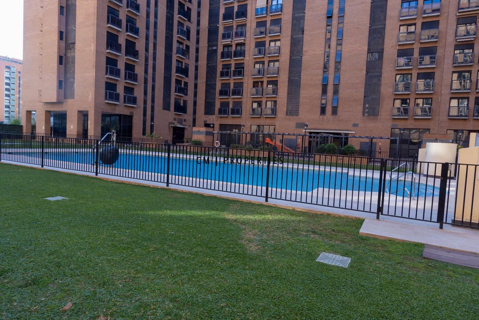 Appartement de 3 chambres à louer à Valence ville avec piscine garage - 2 500 € (Ref: 9742985)