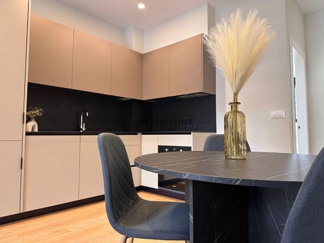 2 soveværelse Lejlighed til leje i Moncada - € 1.300 (Ref: 9748398)