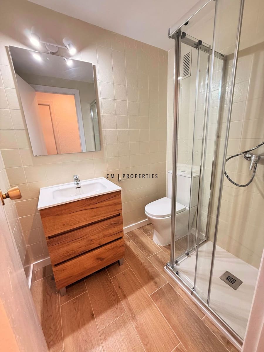 4 bedroom Flat for rent in Paterna - € 1,300 (Ref: 9758236)