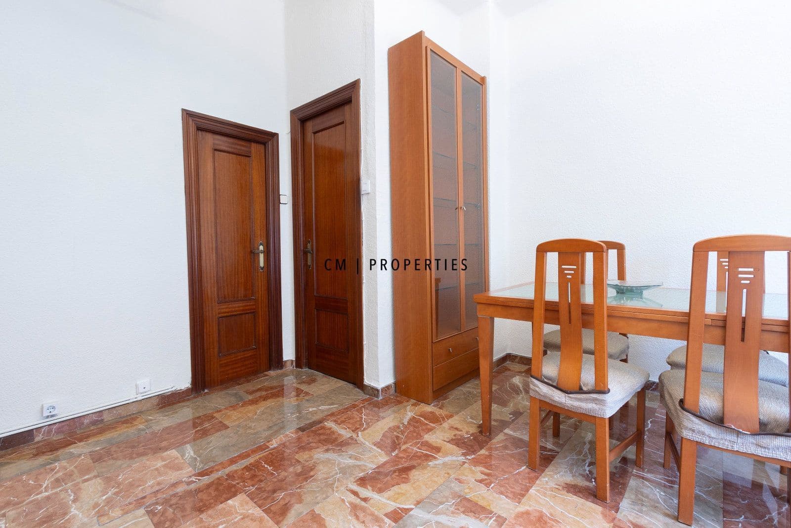 4 bedroom Flat for rent in Valencia city with garage - € 1,600 (Ref: 9760043)