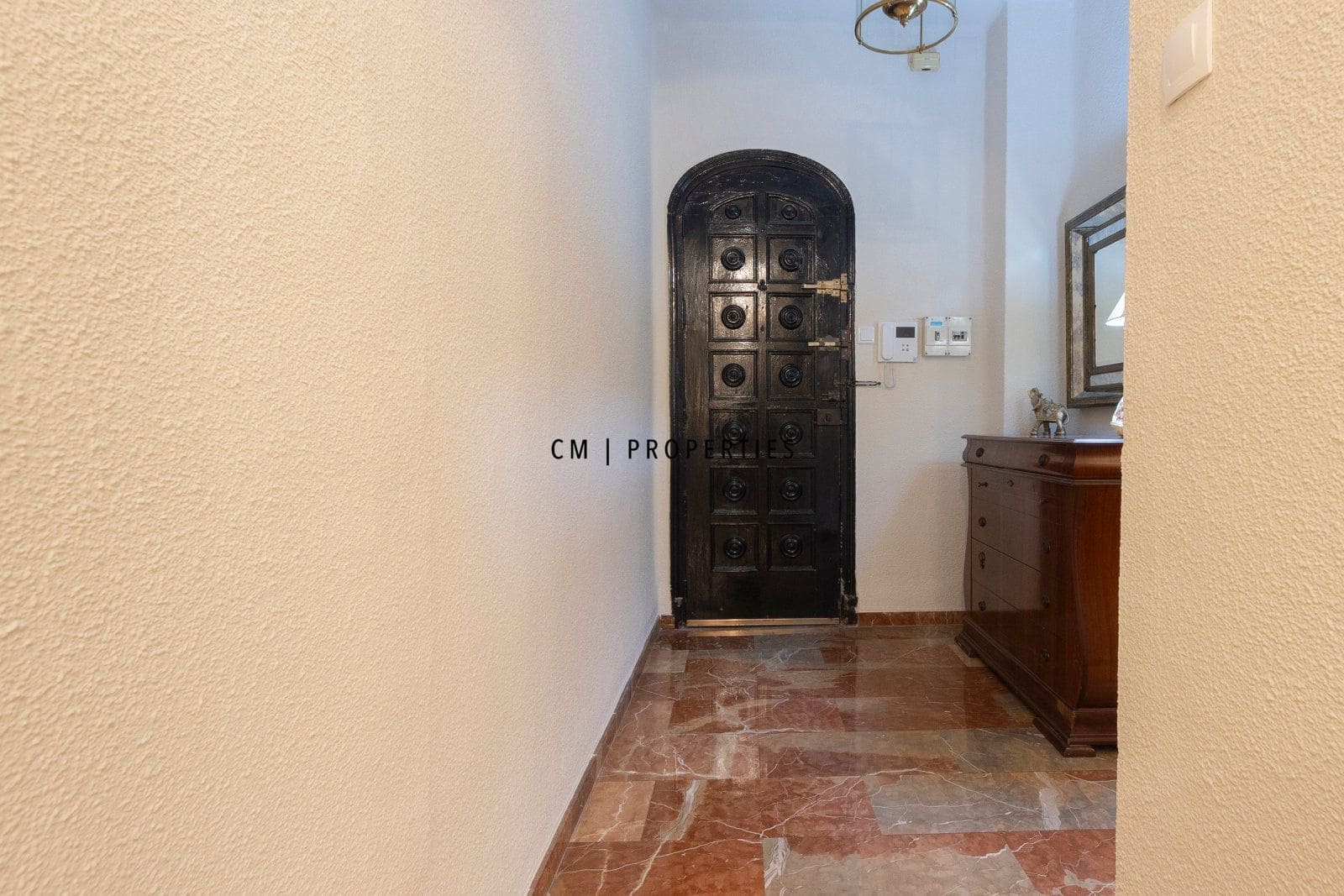 4 bedroom Flat for rent in Valencia city with garage - € 1,600 (Ref: 9760043)
