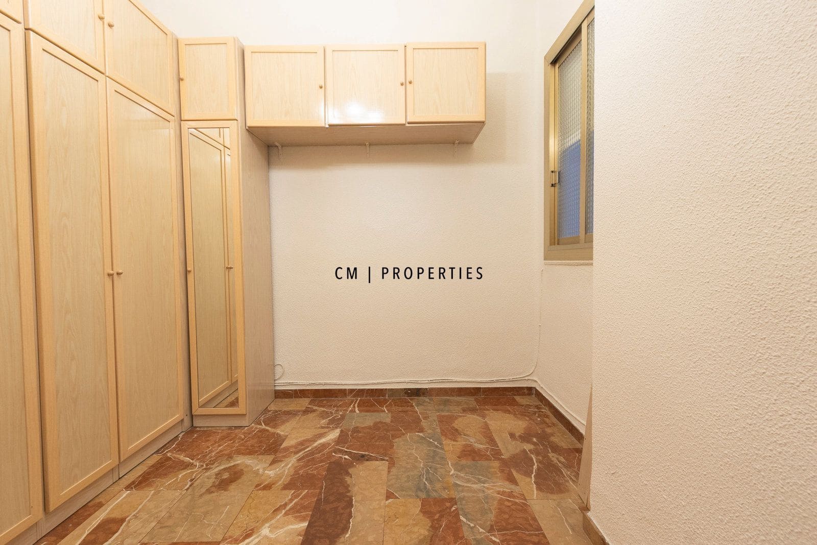 4 bedroom Flat for rent in Valencia city with garage - € 1,600 (Ref: 9760043)