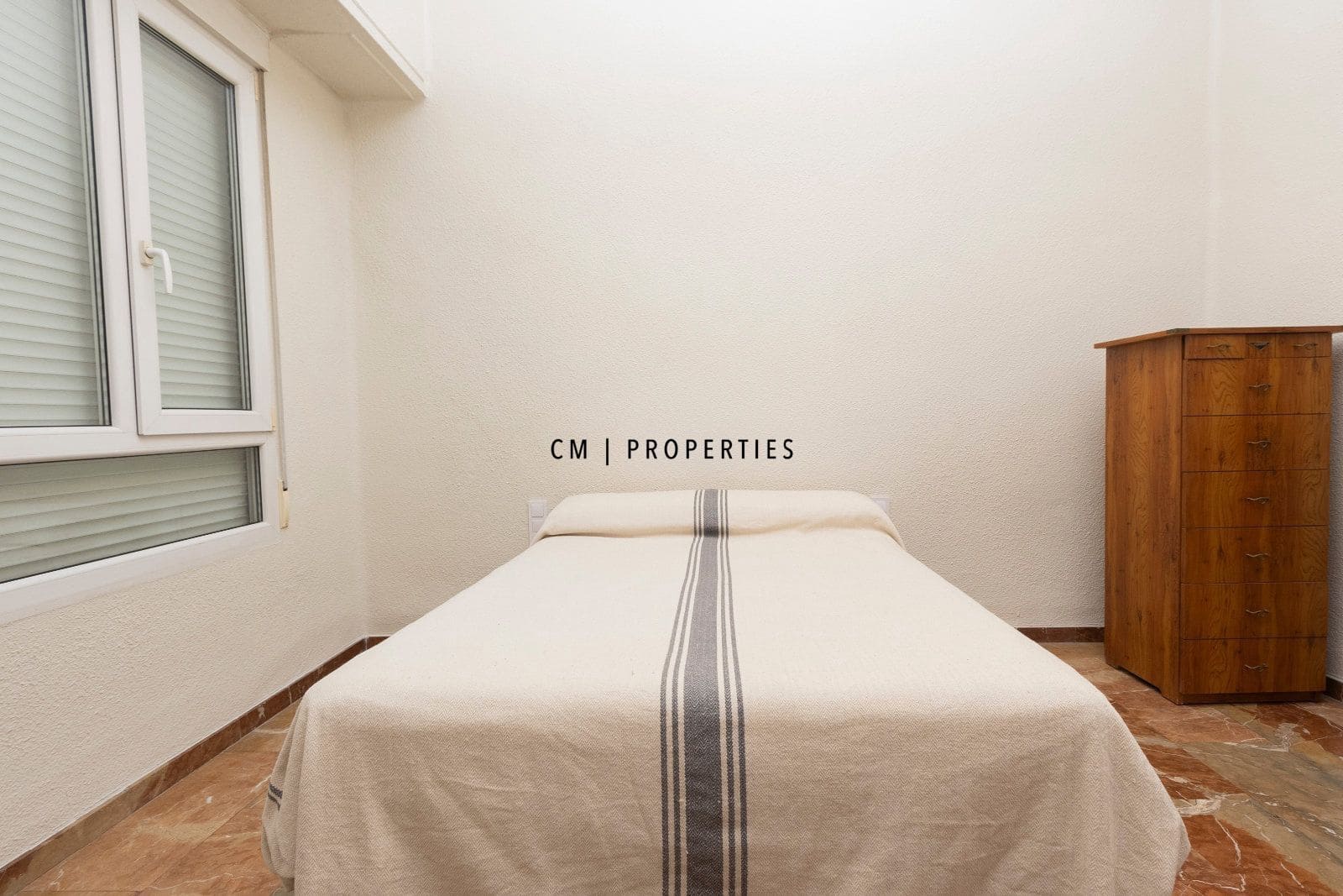 4 bedroom Flat for rent in Valencia city with garage - € 1,600 (Ref: 9760043)