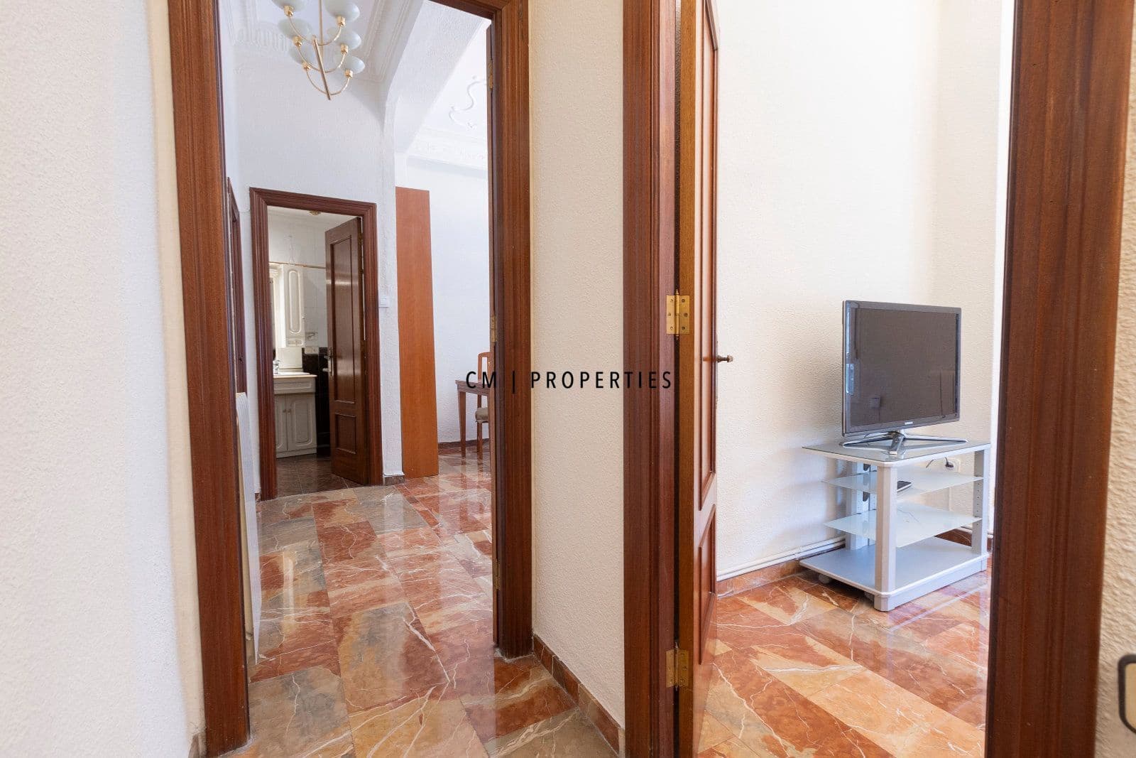 4 bedroom Flat for rent in Valencia city with garage - € 1,600 (Ref: 9760043)