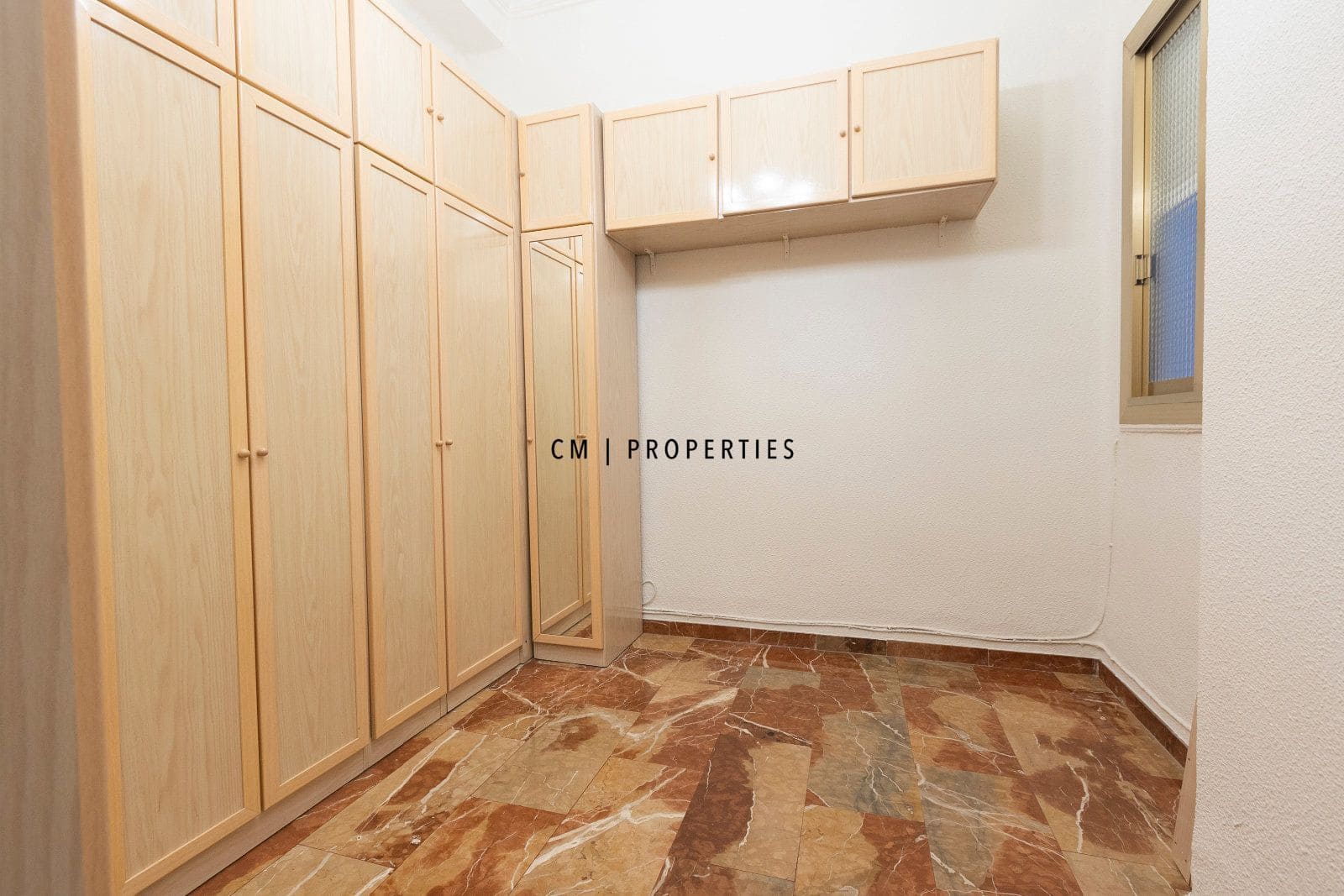 4 bedroom Flat for rent in Valencia city with garage - € 1,600 (Ref: 9760043)