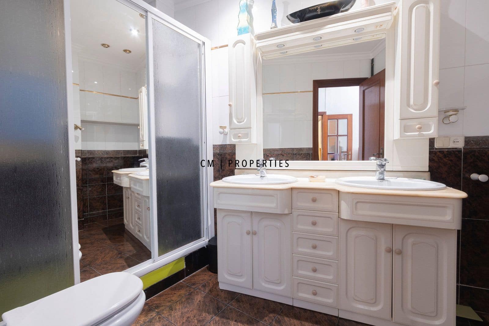4 bedroom Flat for rent in Valencia city with garage - € 1,600 (Ref: 9760043)