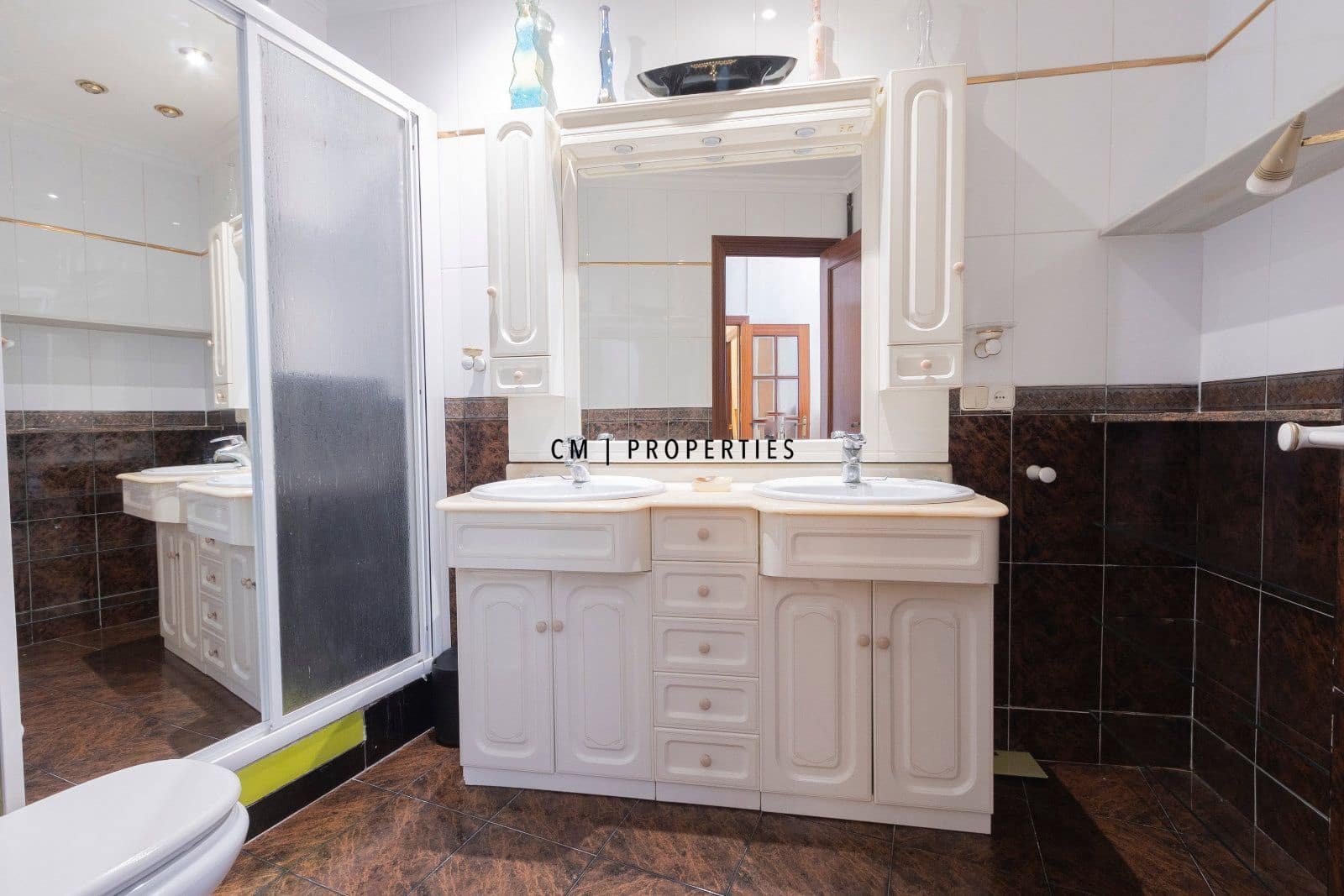 4 bedroom Flat for rent in Valencia city with garage - € 1,600 (Ref: 9760043)