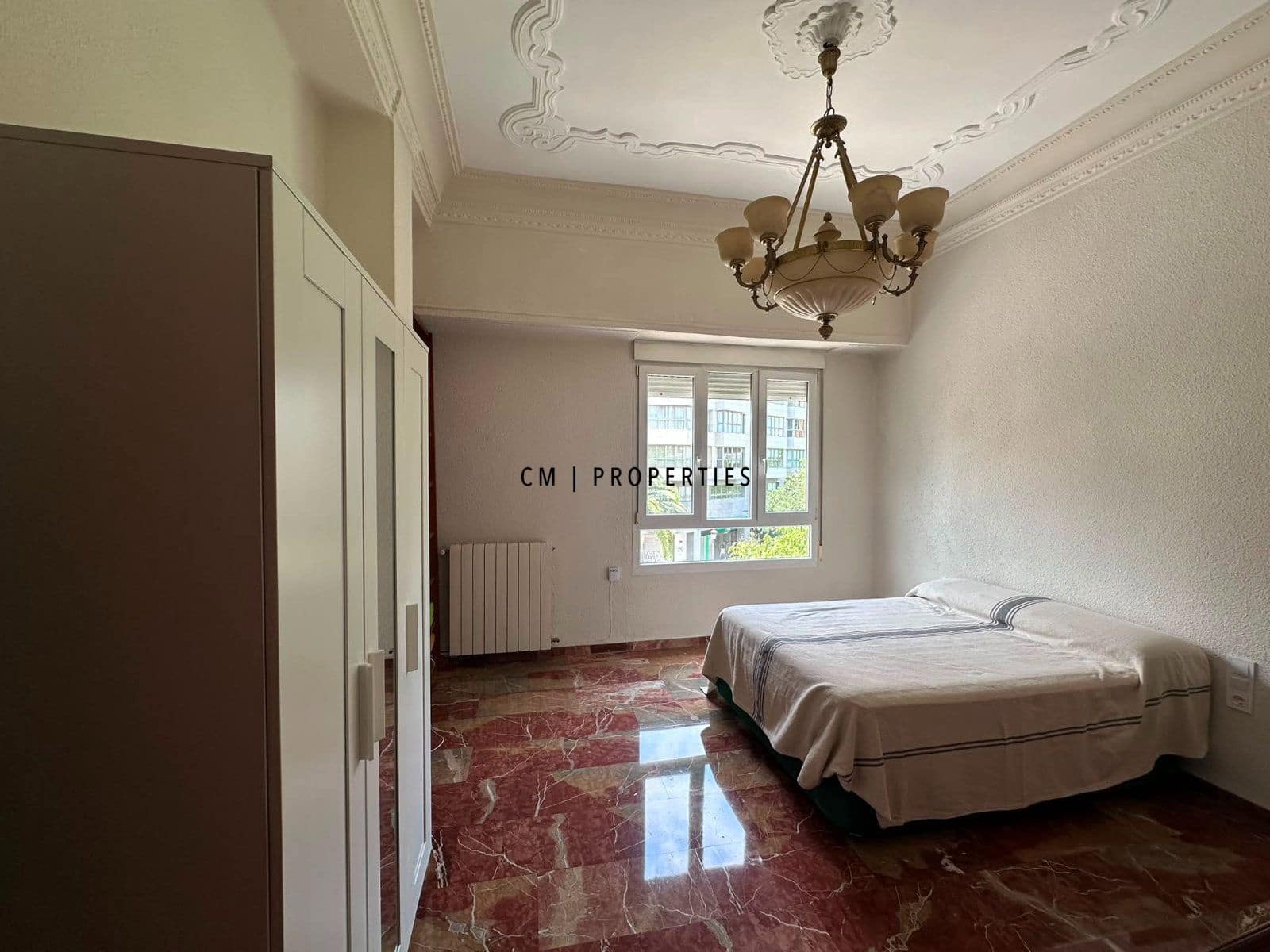 4 bedroom Flat for rent in Valencia city with garage - € 1,600 (Ref: 9760043)