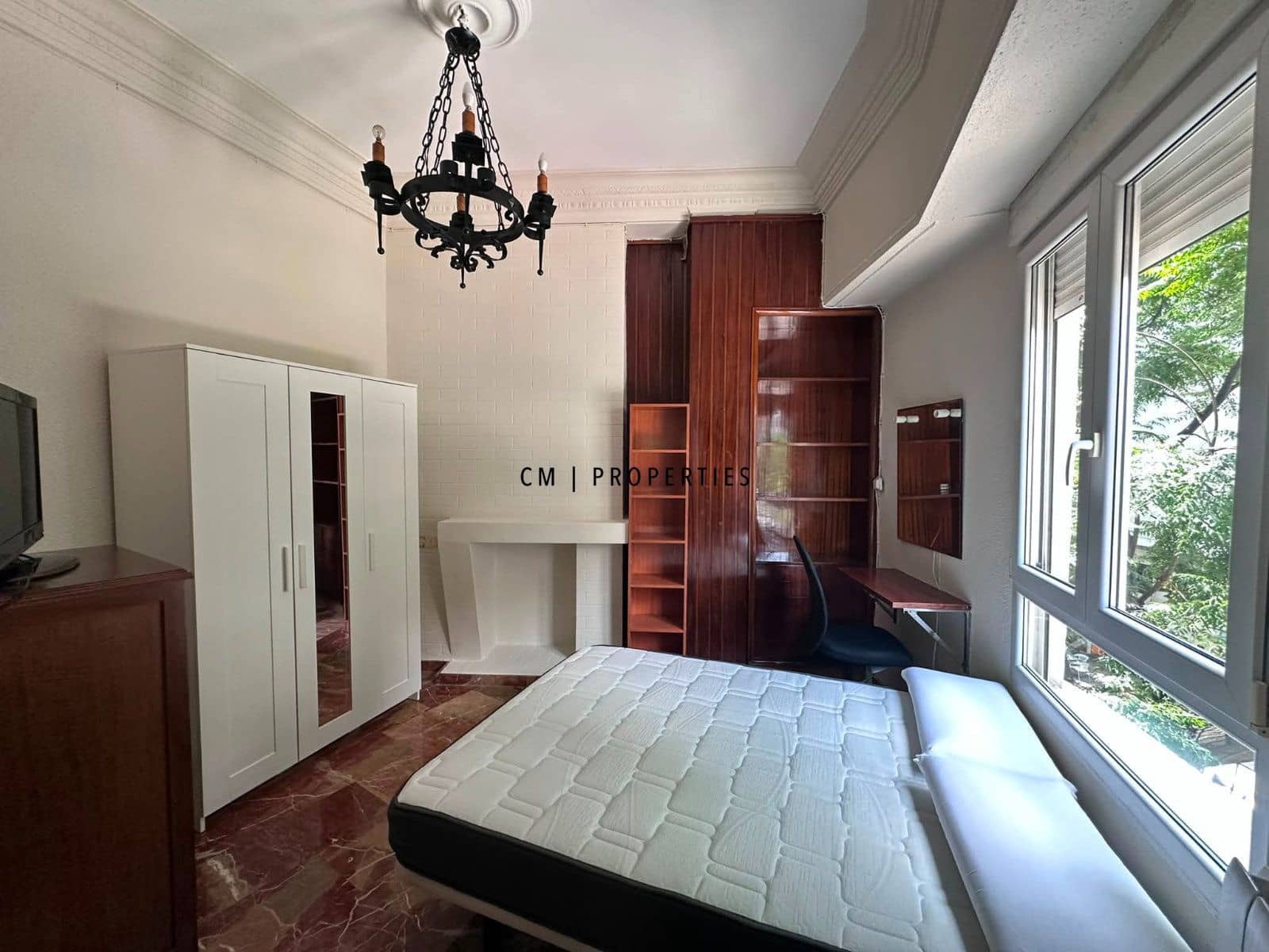 4 bedroom Flat for rent in Valencia city with garage - € 1,600 (Ref: 9760043)