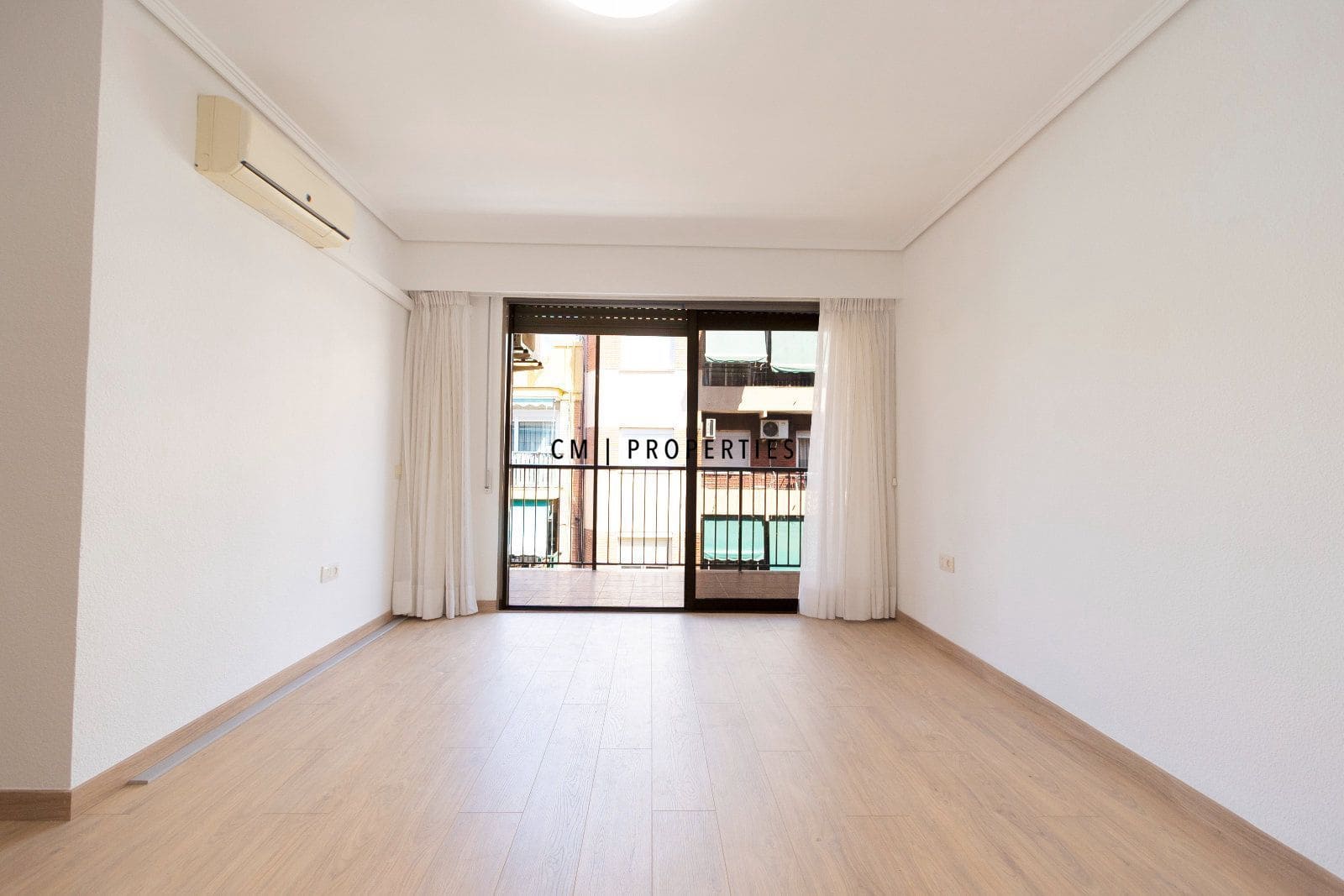 4 soveværelse Lejlighed til leje i Quart de Poblet - € 1.200 (Ref: 9779066)