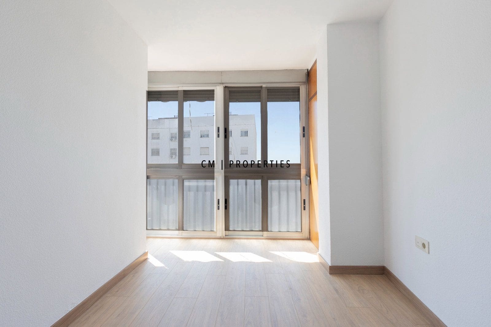 4 soveværelse Lejlighed til leje i Quart de Poblet - € 1.200 (Ref: 9779066)