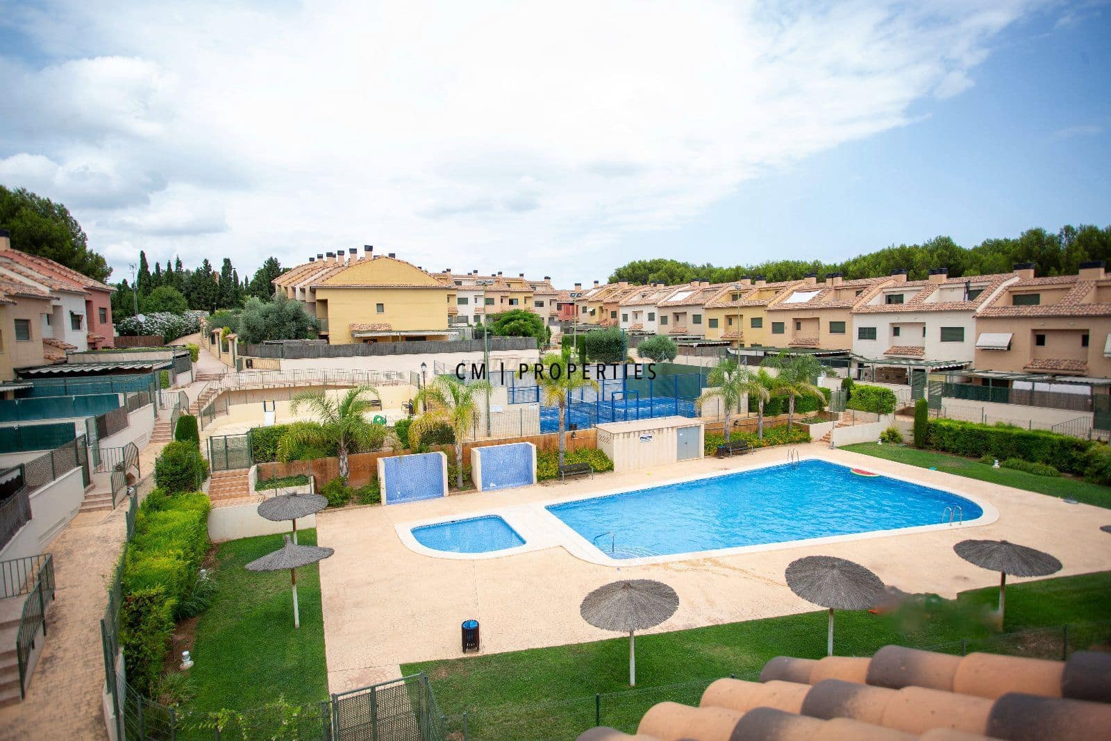 4 soveværelse Byhus til leje i Betera med swimmingpool garage - € 2.500 (Ref: 9779974)