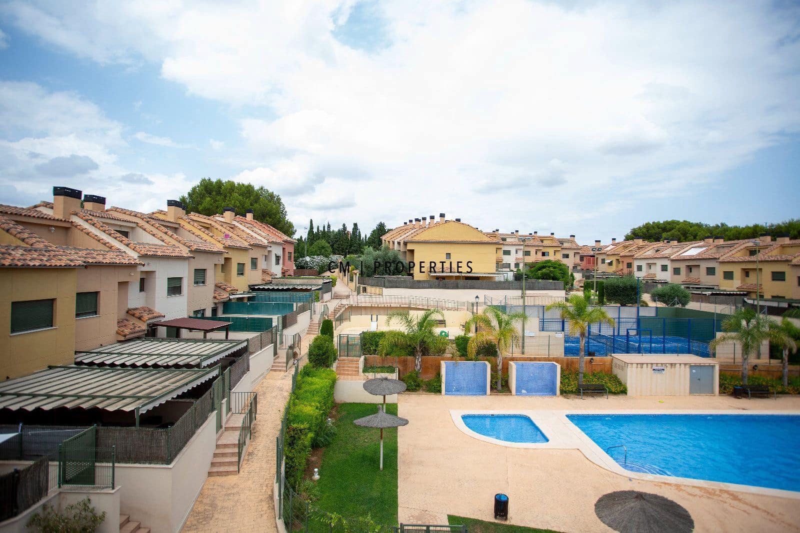 4 soveværelse Byhus til leje i Betera med swimmingpool garage - € 2.500 (Ref: 9779974)