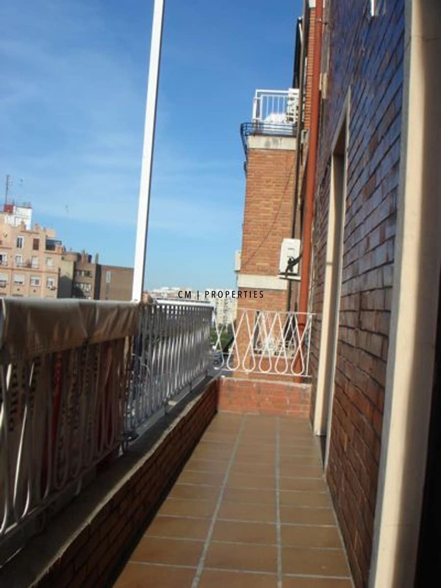 Piso de 3 habitaciones en València ciudad en alquiler - 1.500 € (Ref: 9781101)