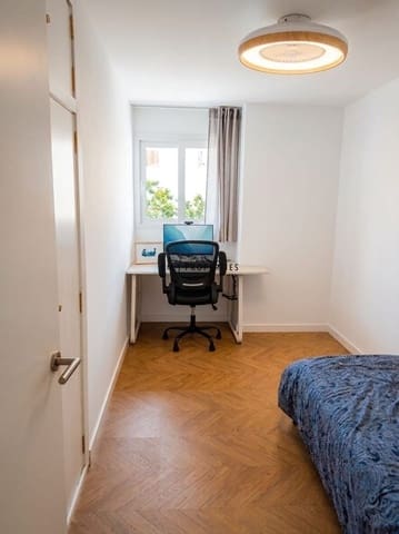 4 quarto Apartamento para arrendar em Quatre Carreres, Valência cidade - 2 250 € (Ref: 9781103)