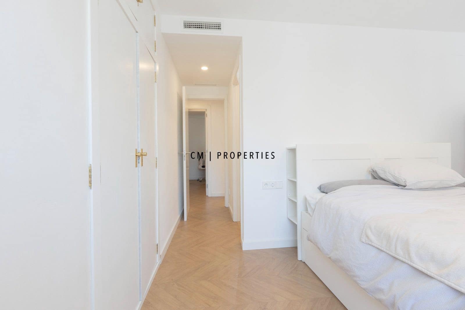 4 quarto Apartamento para arrendar em Valencia cidade - 2 250 € (Ref: 9781103)