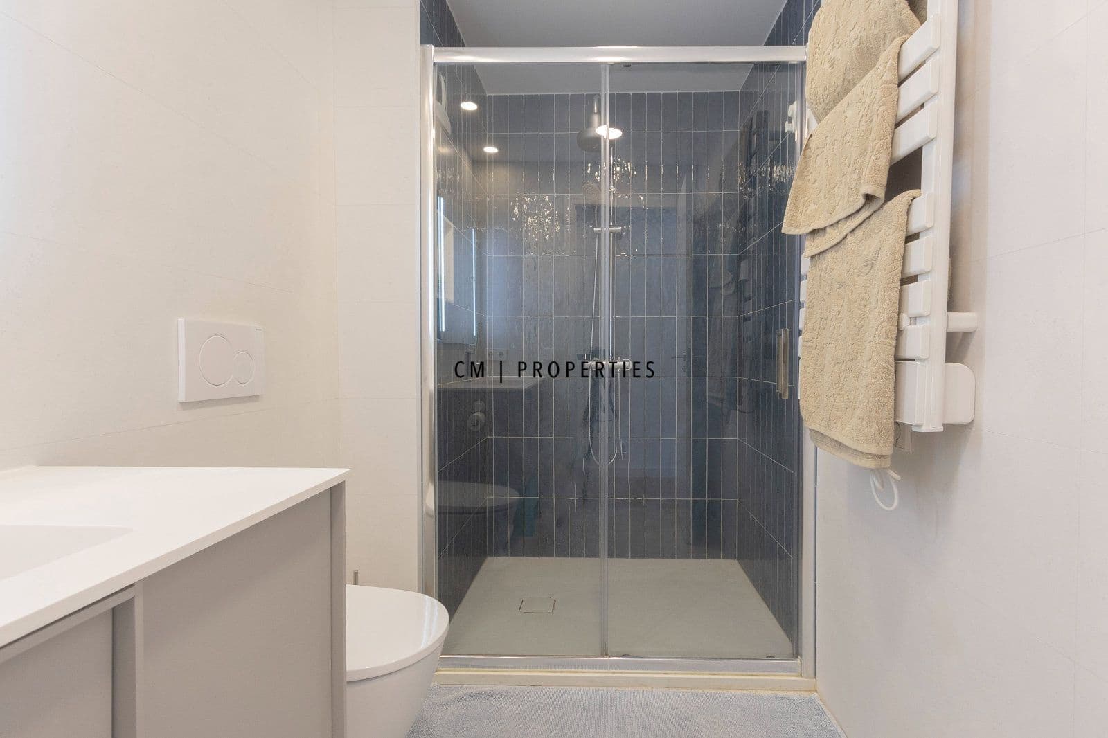 4 quarto Apartamento para arrendar em Valencia cidade - 2 250 € (Ref: 9781103)