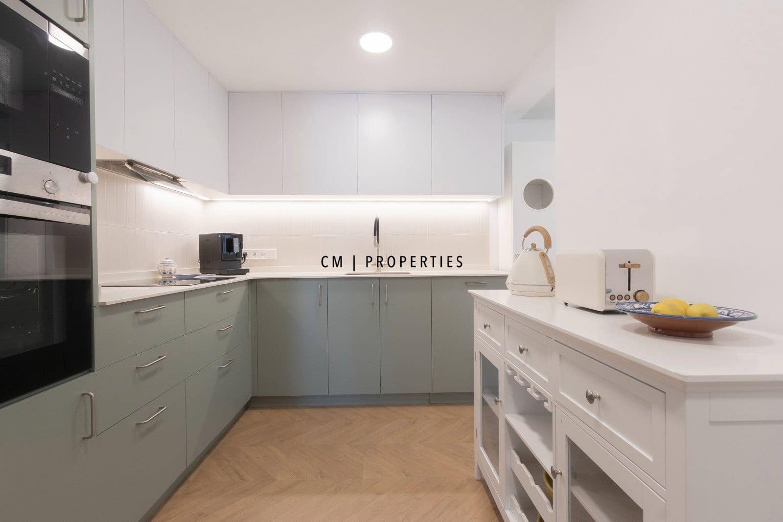 4 quarto Apartamento para arrendar em Valencia cidade - 2 250 € (Ref: 9781103)