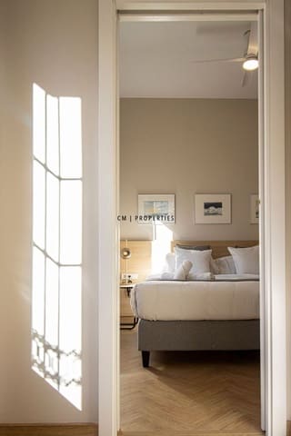 1 quarto Apartamento para arrendar em Ciutat Vella, Valência cidade - 2 300 € (Ref: 9782293)