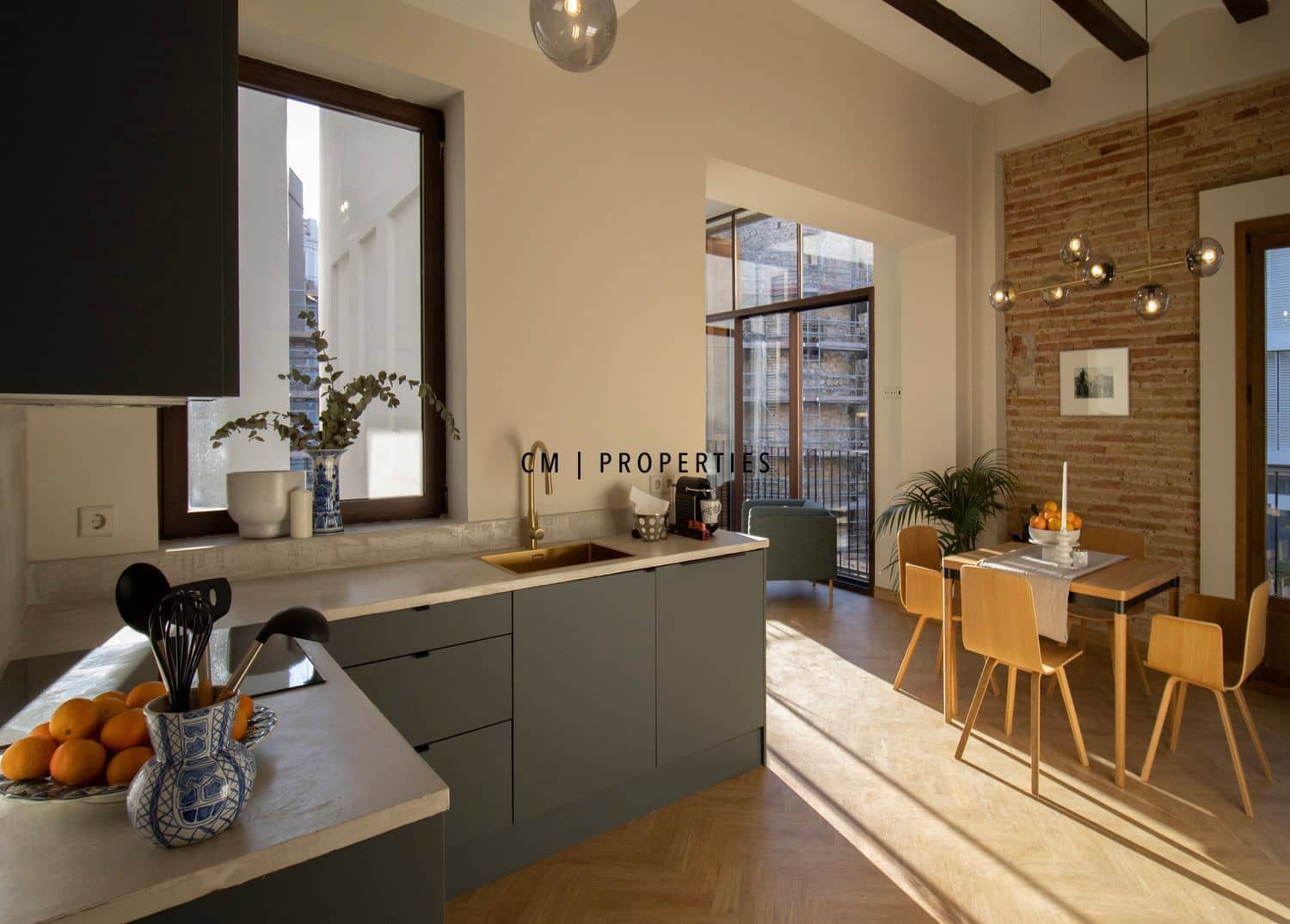 1 quarto Apartamento para arrendar em Valencia cidade - 2 300 € (Ref: 9782293)