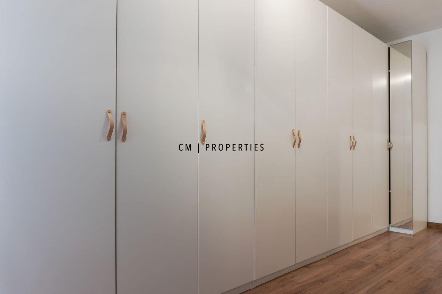 5 sovrum Lägenhet att hyra i Valencia stad - 3 300 € (Ref: 9782294)