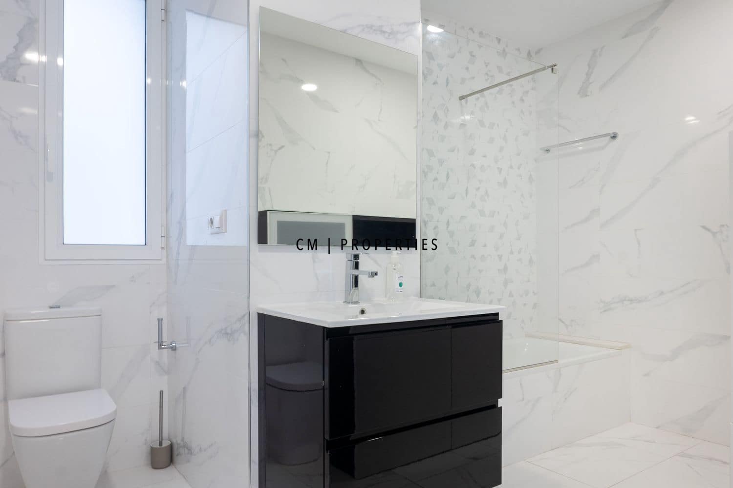 5 sovrum Lägenhet att hyra i Valencia stad - 3 300 € (Ref: 9782294)