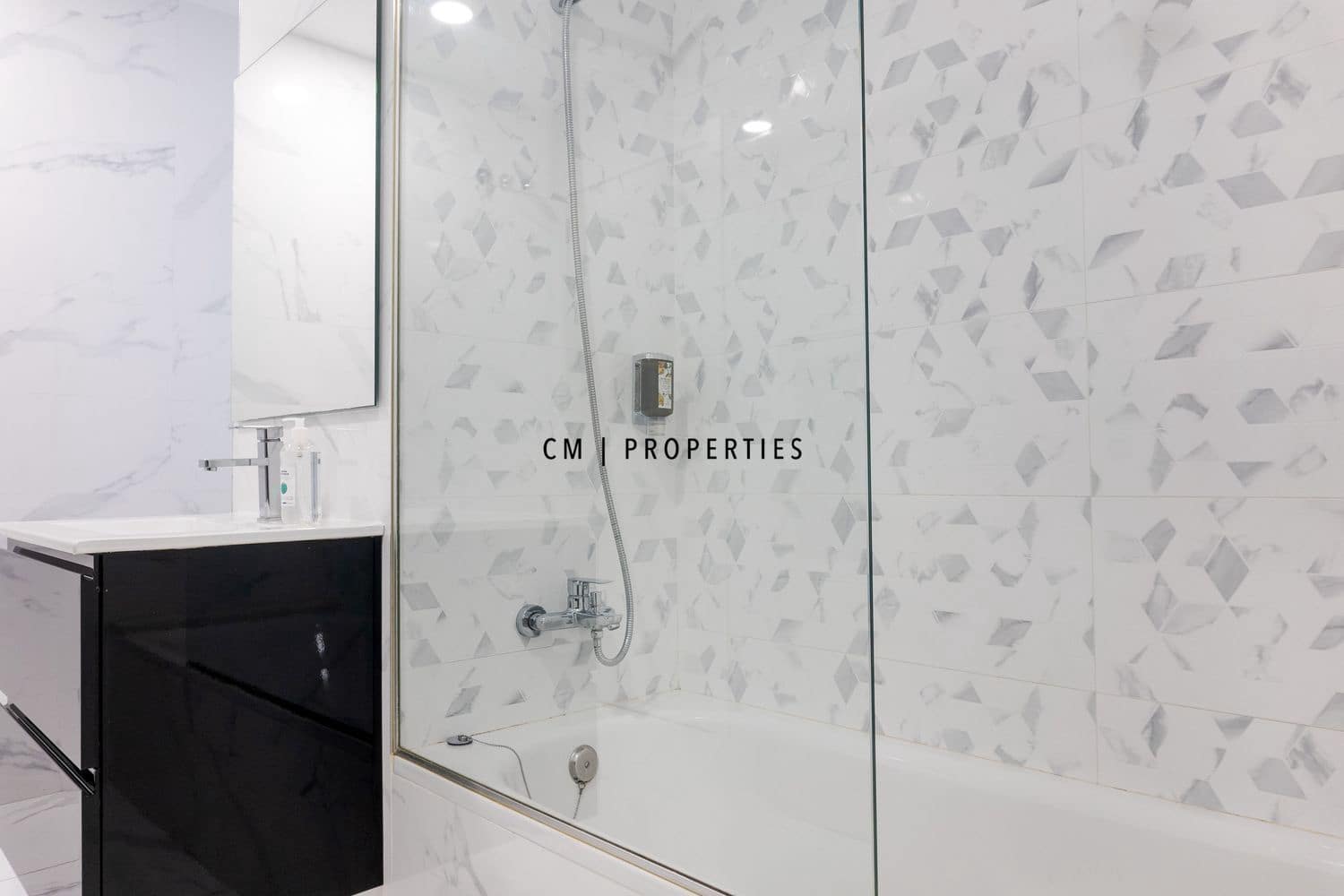 5 sovrum Lägenhet att hyra i Valencia stad - 3 300 € (Ref: 9782294)