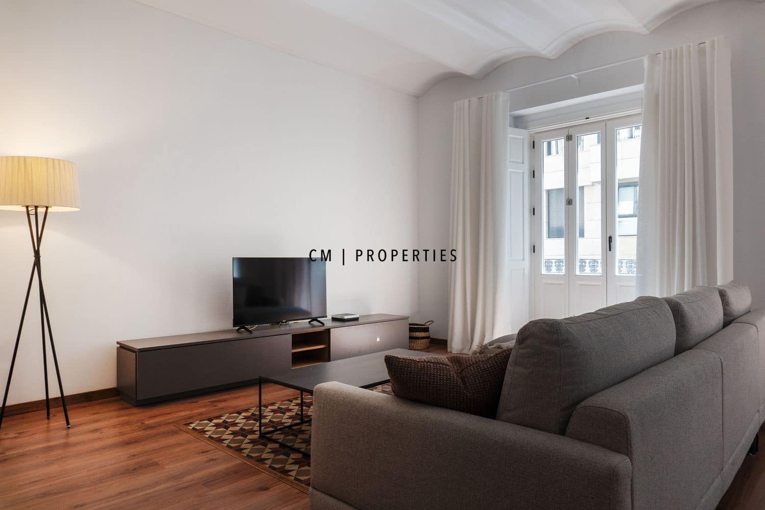 5 sovrum Lägenhet att hyra i Valencia stad - 3 300 € (Ref: 9782294)