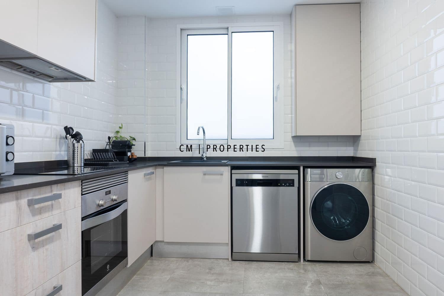 5 sovrum Lägenhet att hyra i Valencia stad - 3 300 € (Ref: 9782294)