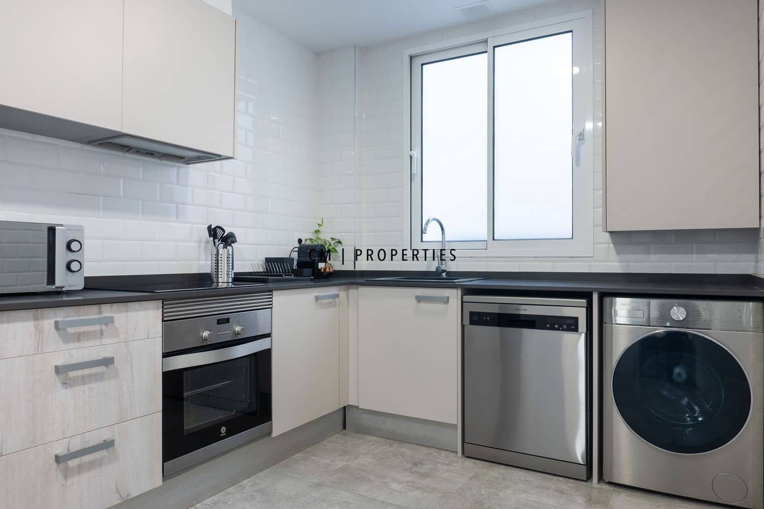 5 sovrum Lägenhet att hyra i Valencia stad - 3 300 € (Ref: 9782294)