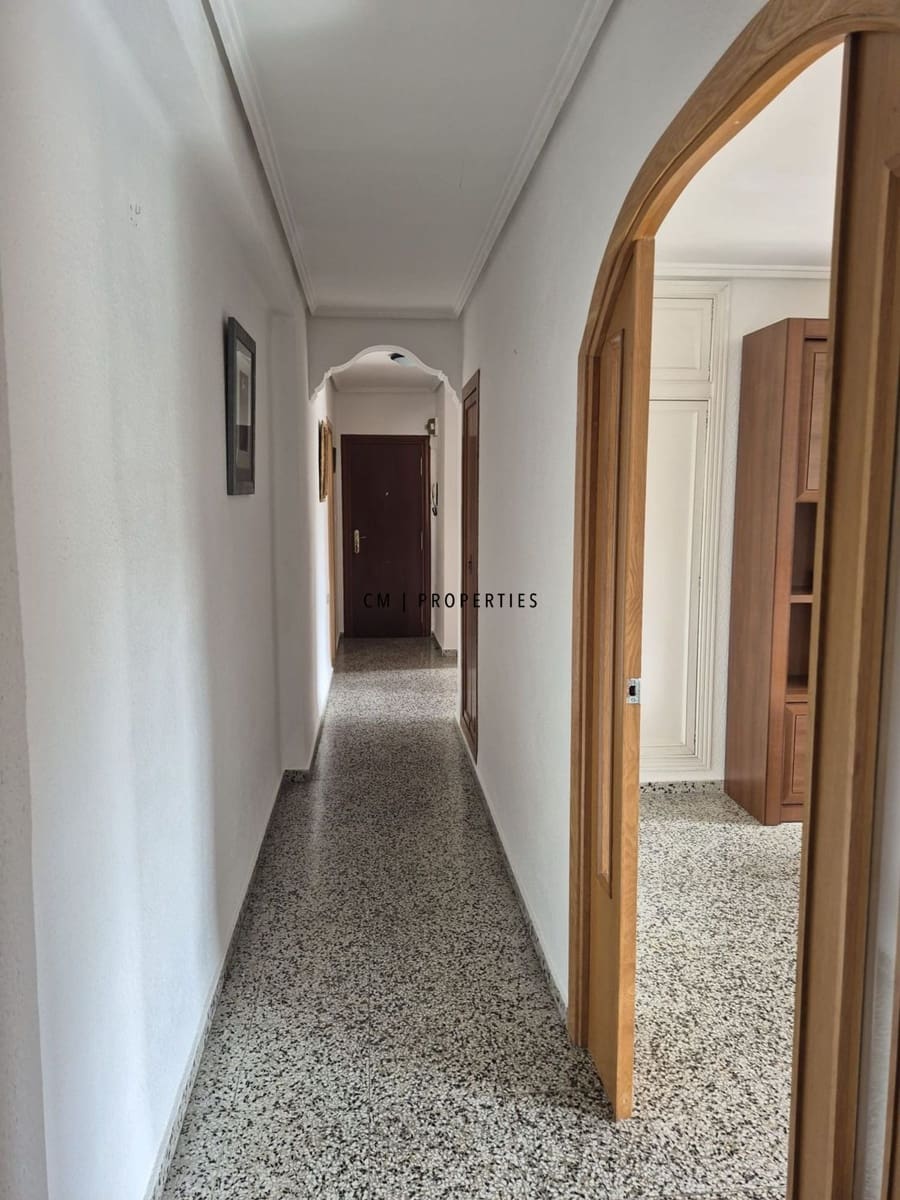 3 quarto Apartamento para arrendar em Burjassot - 1 200 € (Ref: 9801465)